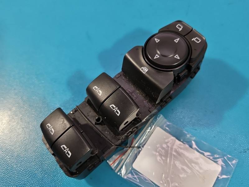 Блок кнопок склопідйомників Opel Insignia 84210049