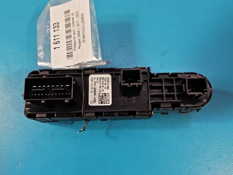 Блок кнопок стеклоподъемников Peugeot 5008 98319761ZD — фото детали 6