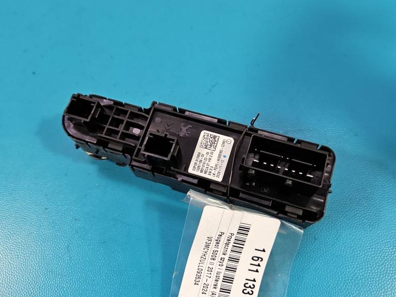 Блок кнопок стеклоподъемников Peugeot 5008 98319761ZD — фото детали 7