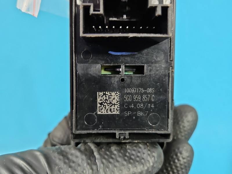 Блок кнопок склопідйомників Volkswagen Golf 7 5G0959857C — фото деталі 6