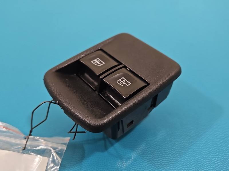 Блок кнопок стеклоподъемников Dacia Lodgy 254117873R