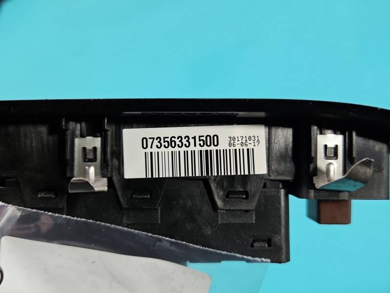 Блок кнопок склопідйомників Fiat 500 07356331500 — фото деталі 7