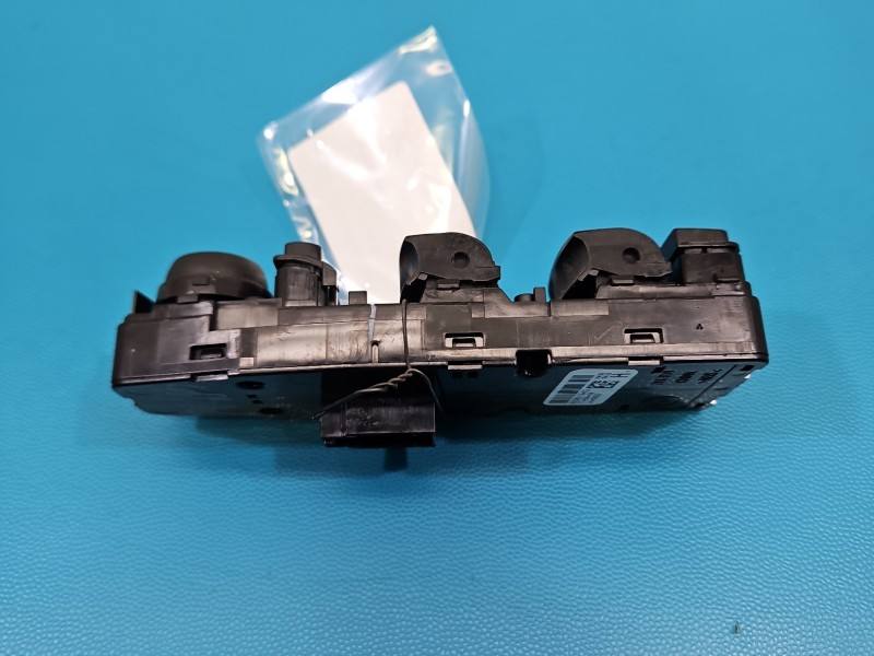Блок кнопок склопідйомників BMW X3 F25 9208111 — фото деталі 3