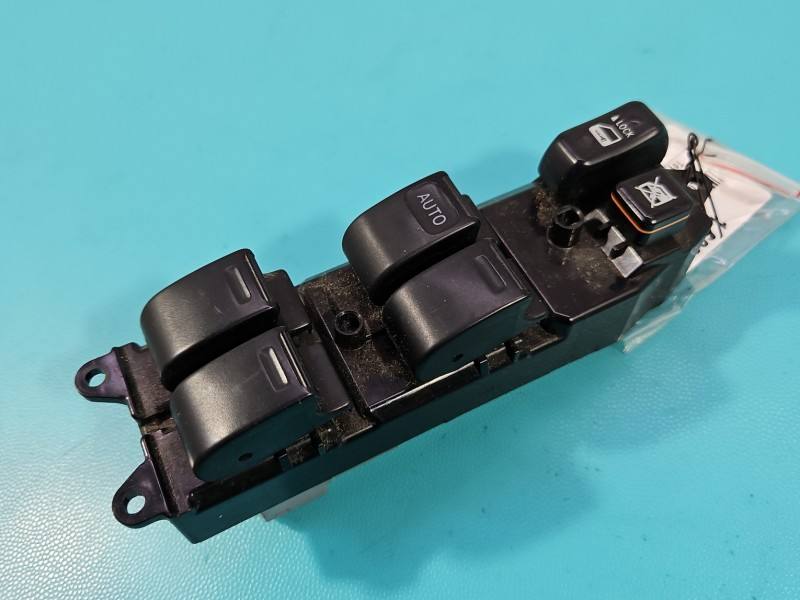 Блок кнопок склопідйомників Toyota Prius 84820-47050