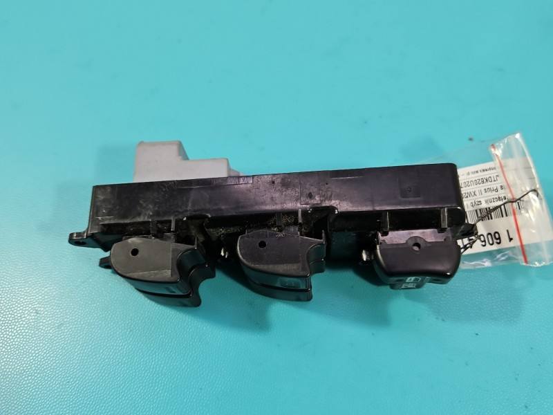 Блок кнопок склопідйомників Toyota Prius 84820-47050 — фото деталі 4