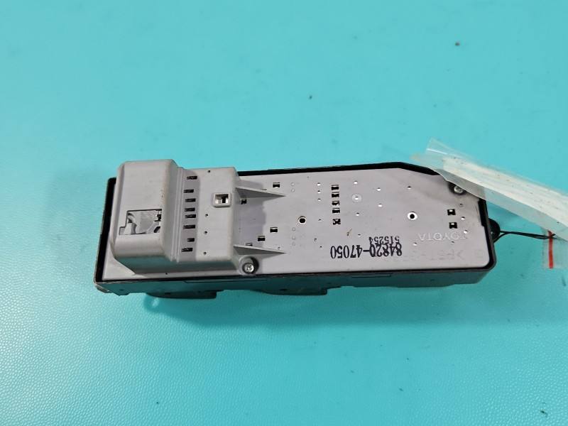 Блок кнопок склопідйомників Toyota Prius 84820-47050 — фото деталі 5