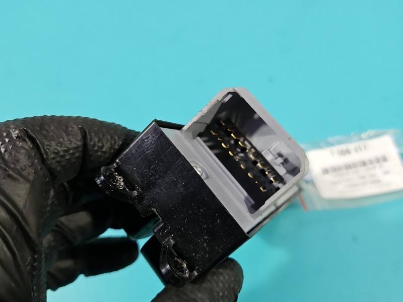 Блок кнопок склопідйомників Toyota Prius 84820-47050 — фото деталі 6