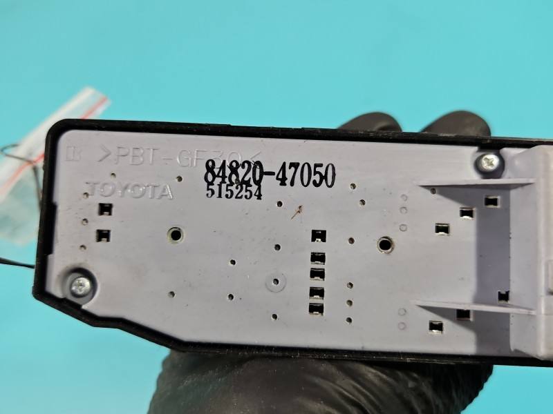 Блок кнопок склопідйомників Toyota Prius 84820-47050 — фото деталі 7