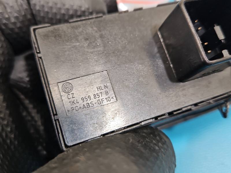 Блок кнопок склопідйомників Volkswagen Polo 1K4959857B — фото деталі 7