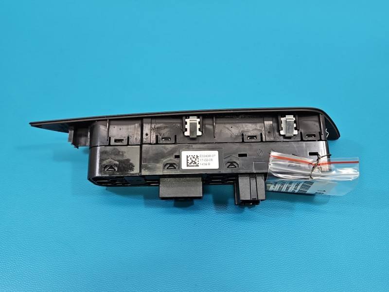 Блок кнопок склопідйомників Renault Espace 254015469R — фото деталі 3