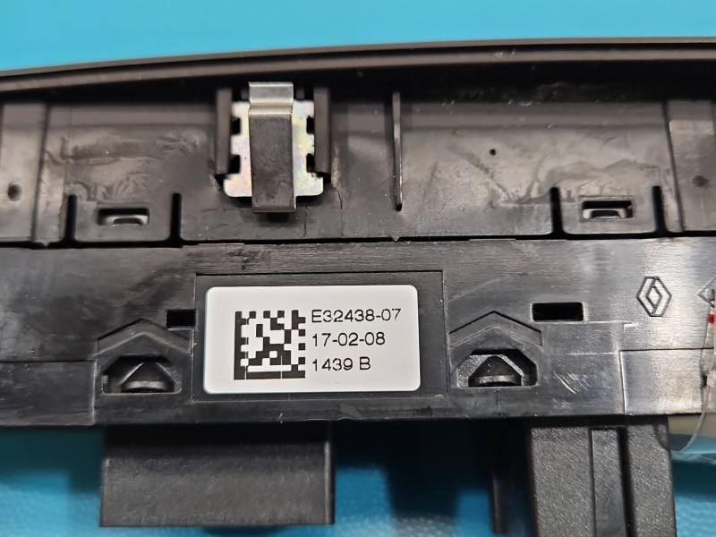 Блок кнопок склопідйомників Renault Espace 254015469R — фото деталі 4