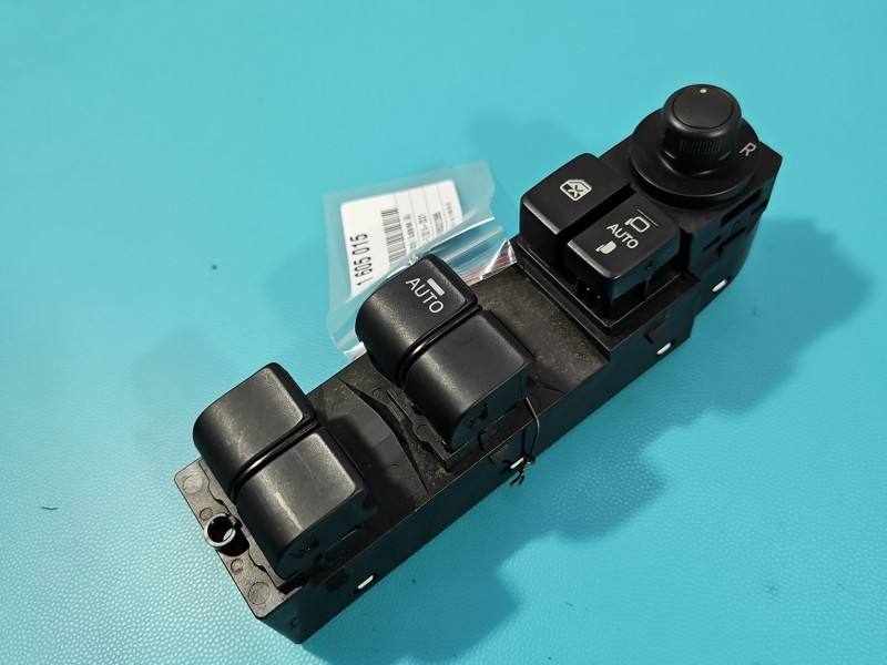 Блок кнопок склопідйомників Mazda CX 3 DG8T66350