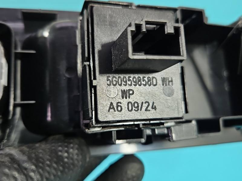 Блок кнопок склопідйомників Skoda Fabia 4 5G0959858D — фото деталі 7