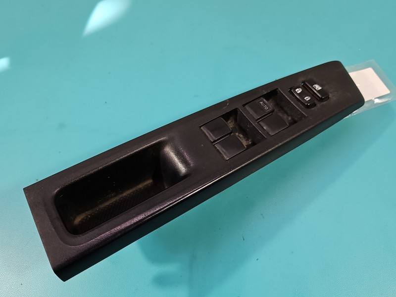 Блок кнопок склопідйомників Toyota Yaris 3 74232-0D340