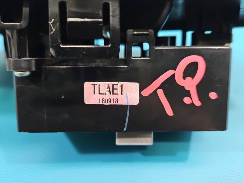 Блок кнопок склопідйомників Honda CR-V 83741-TLA-Q010 — фото деталі 9