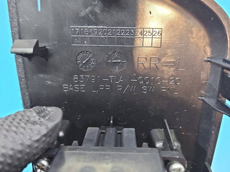 Блок кнопок склопідйомників Honda CR-V 83791-TLA-Q010 — фото деталі 7