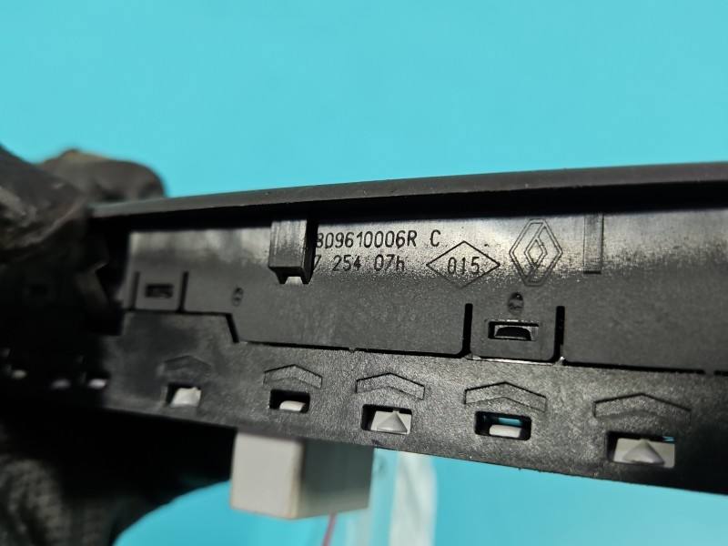 Блок кнопок стеклоподъемников Renault Laguna 809610006R — фото детали 6