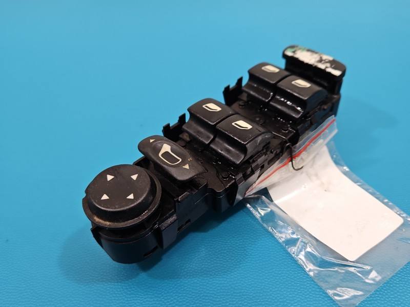 Блок кнопок стеклоподъемников Citroen C4 9651464577