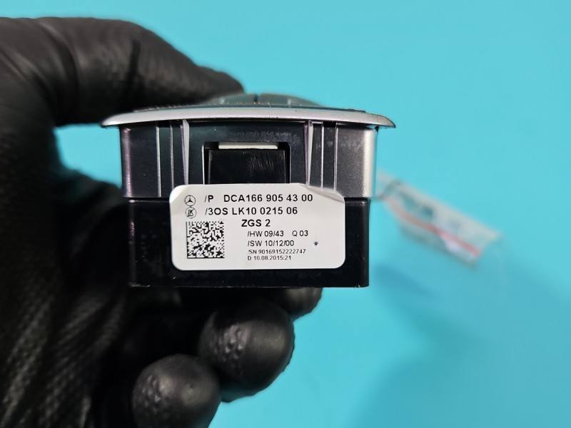 Блок кнопок склопідйомників Mercedes CLA C118 A1669054300 — фото деталі 5