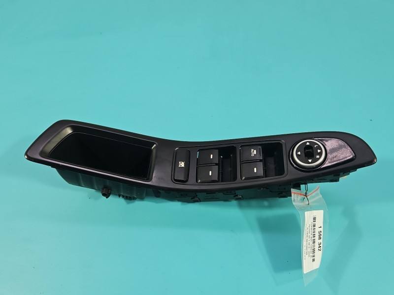 Блок кнопок стеклоподъемников Hyundai I20 93570-C8110 — фото детали 2