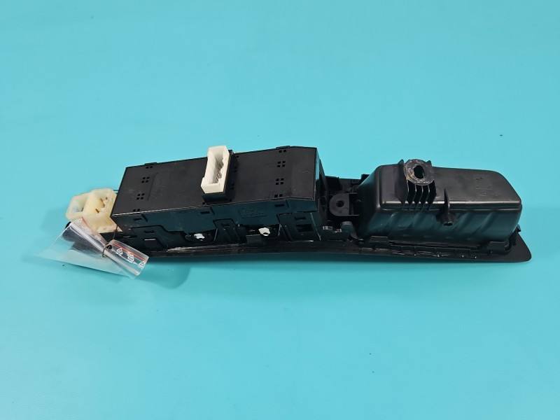 Блок кнопок стеклоподъемников Hyundai I20 93570-C8110 — фото детали 5