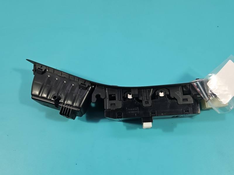 Блок кнопок стеклоподъемников Hyundai I20 93570-C8110 — фото детали 6
