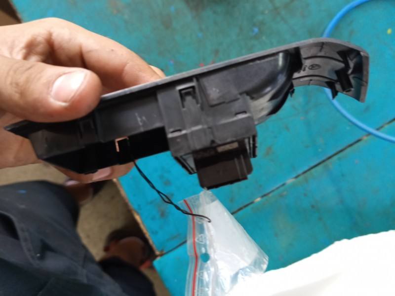 Блок кнопок склопідйомників Skoda Fabia 3 6V0959858A — фото деталі 11
