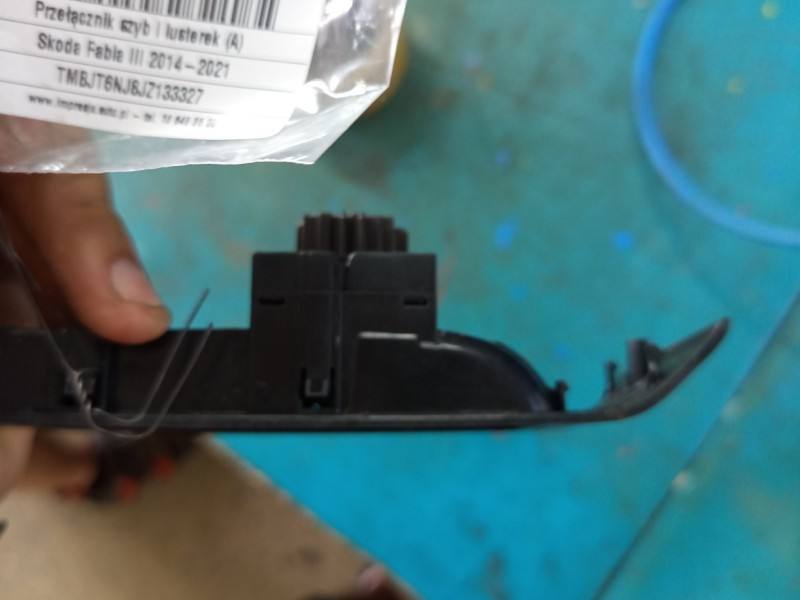 Блок кнопок склопідйомників Skoda Fabia 3 6V0959858A — фото деталі 9
