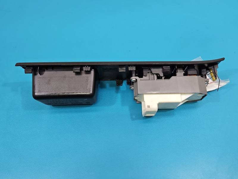 Блок кнопок склопідйомників Toyota Yaris 3 74232-0D670 — фото деталі 5