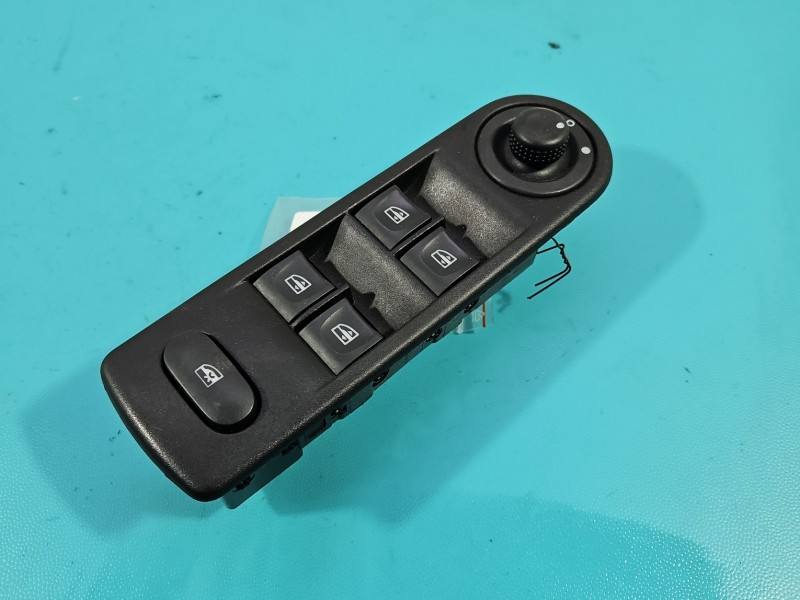 Блок кнопок склопідйомників Renault Captur 254113300R