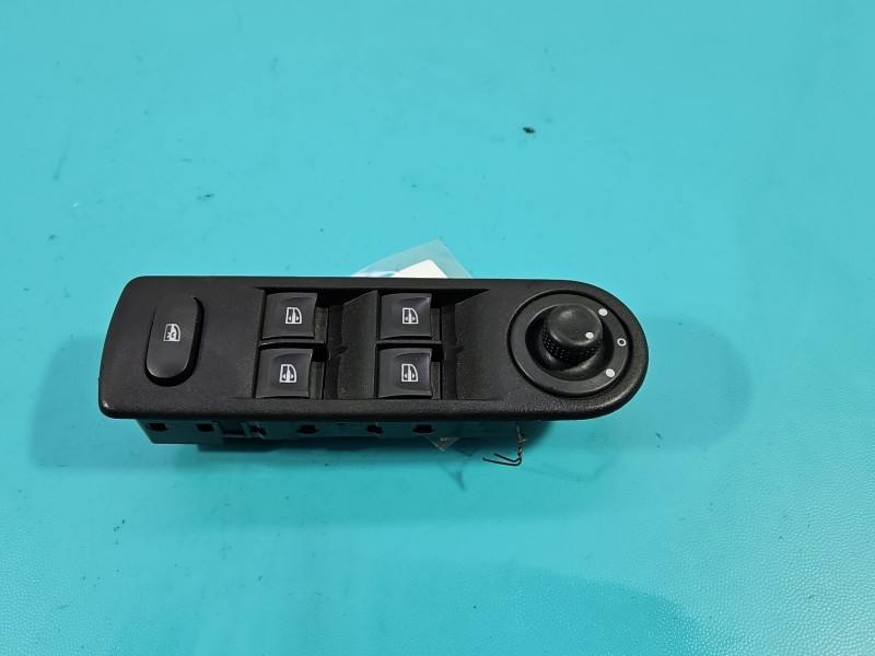 Блок кнопок склопідйомників Renault Captur 254113300R — фото деталі 2