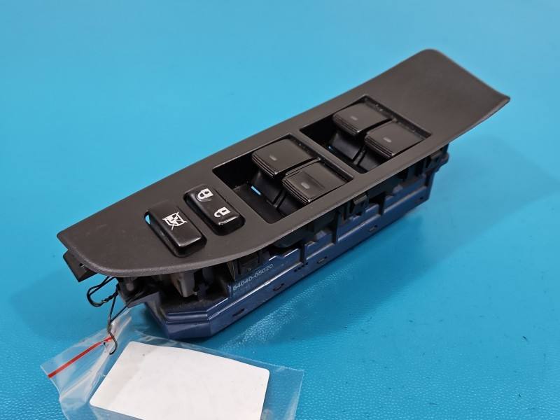 Блок кнопок стеклоподъемников Toyota Verso 84040-05020