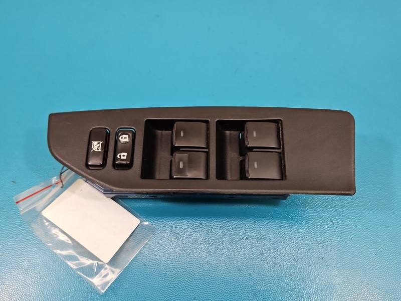 Блок кнопок стеклоподъемников Toyota Verso 84040-05020 — фото детали 2