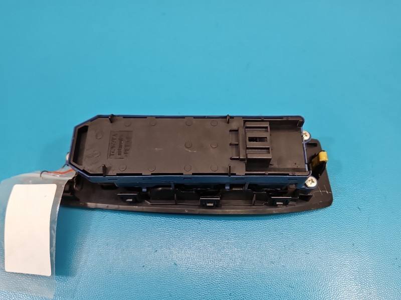 Блок кнопок стеклоподъемников Toyota Verso 84040-05020 — фото детали 5