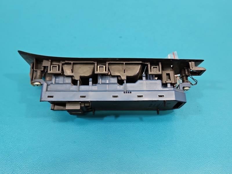 Блок кнопок стеклоподъемников Toyota Verso 84040-05020 — фото детали 7