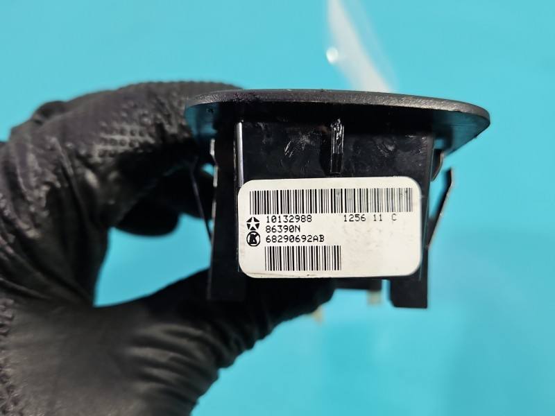 Блок кнопок склопідйомників Jeep Grand Cherokee 68290692AB — фото деталі 6