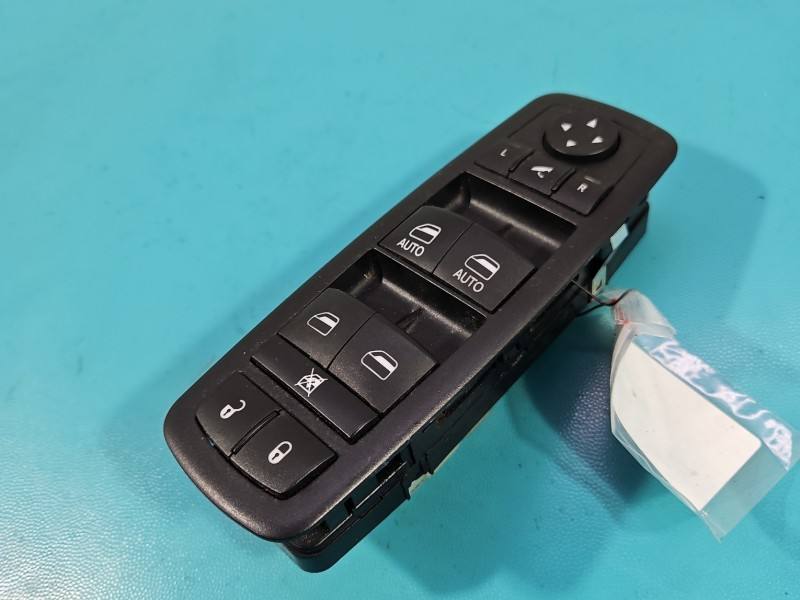 Блок кнопок склопідйомників Jeep Grand Cherokee 68289803AB