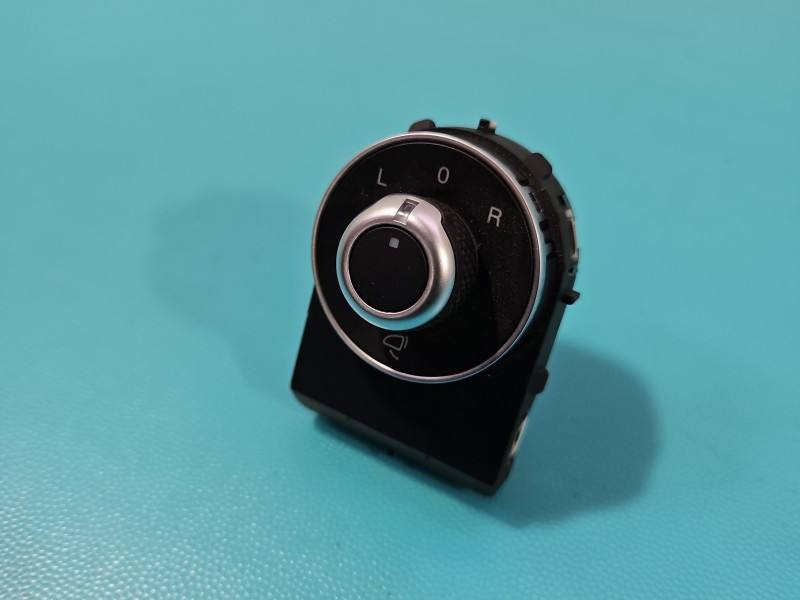 Блок кнопок склопідйомників Alfa romeo Stelvio 01561181990