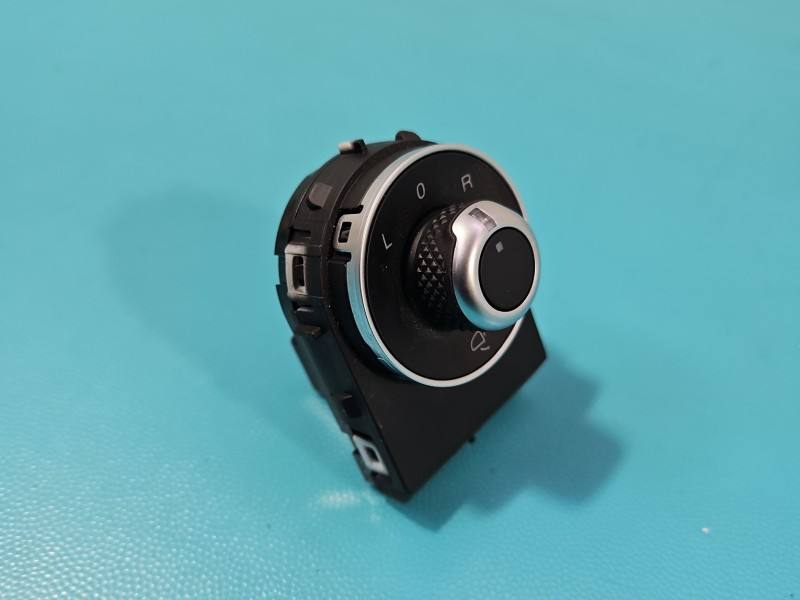 Блок кнопок склопідйомників Alfa romeo Stelvio 01561181990 — фото деталі 2