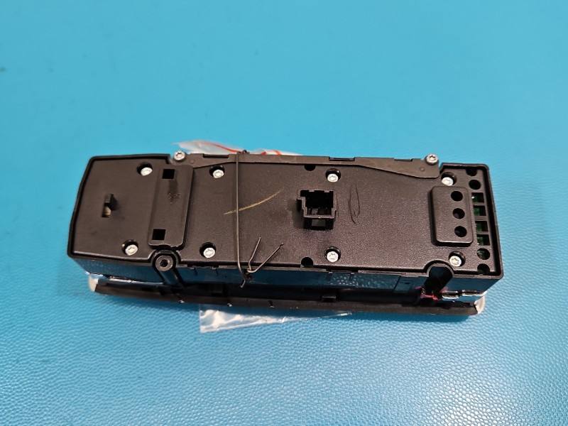 Блок кнопок склопідйомників Mercedes E W212 A2129056100 — фото деталі 5