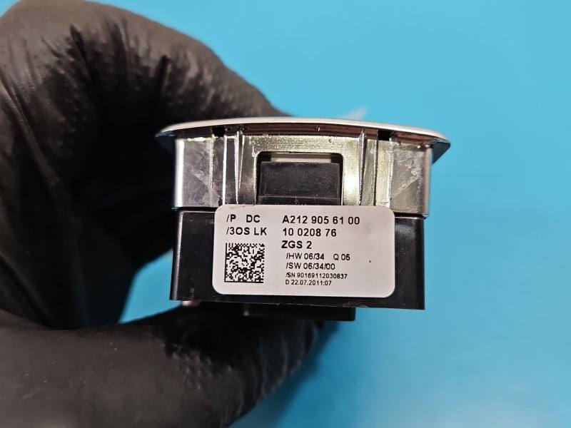 Блок кнопок склопідйомників Mercedes E W212 A2129056100 — фото деталі 7