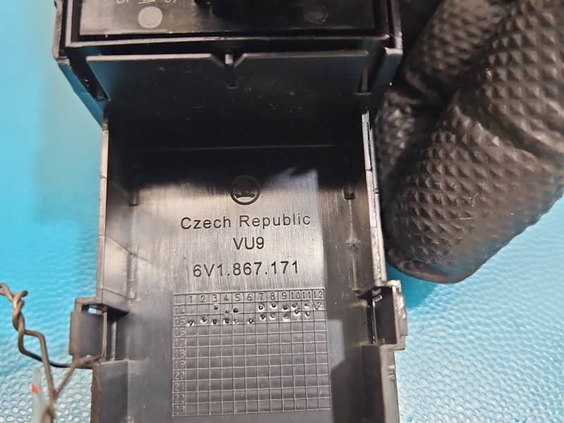 Блок кнопок склопідйомників Skoda Fabia 3 6V0959858A — фото деталі 7