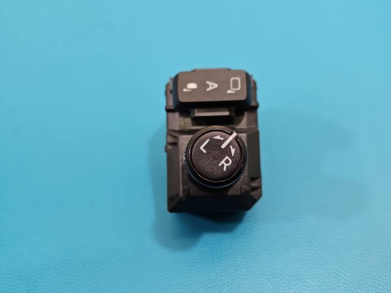 Блок кнопок склопідйомників Toyota C-HR 84872-F4010 — фото деталі 2