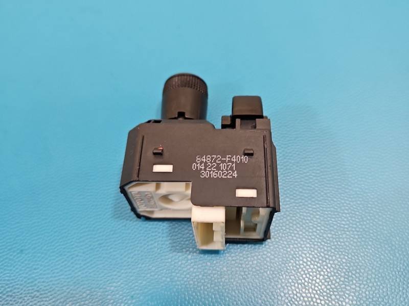 Блок кнопок склопідйомників Toyota C-HR 84872-F4010 — фото деталі 3