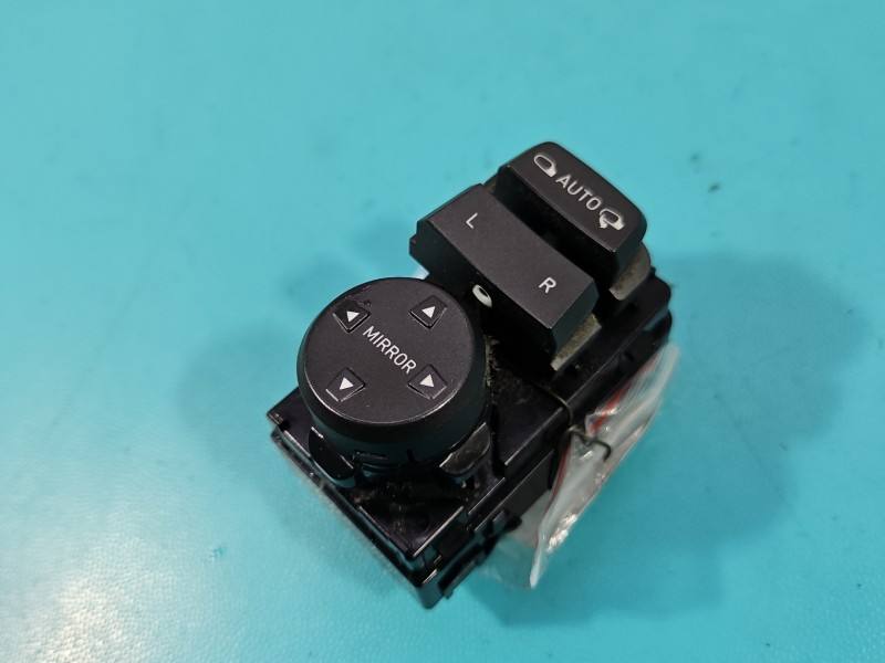 Блок кнопок стеклоподъемников Hyundai I30 93530-G3010