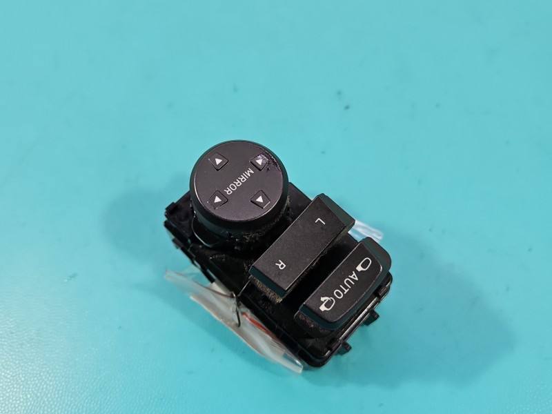 Блок кнопок стеклоподъемников Hyundai I30 93530-G3010 — фото детали 3