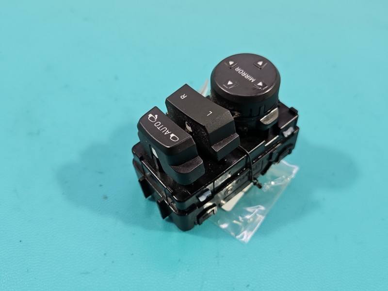Блок кнопок стеклоподъемников Hyundai I30 93530-G3010 — фото детали 4