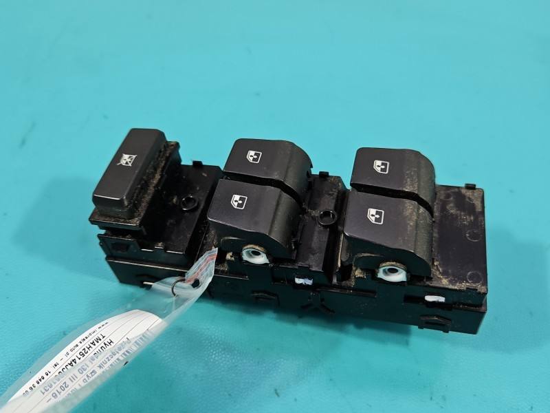 Блок кнопок склопідйомників Hyundai I30 93571-G3030 — фото деталі 3