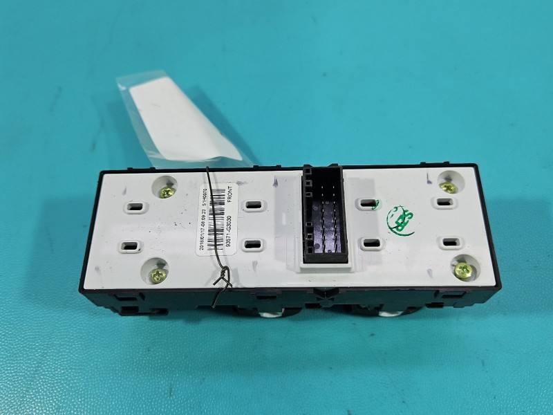 Блок кнопок склопідйомників Hyundai I30 93571-G3030 — фото деталі 5