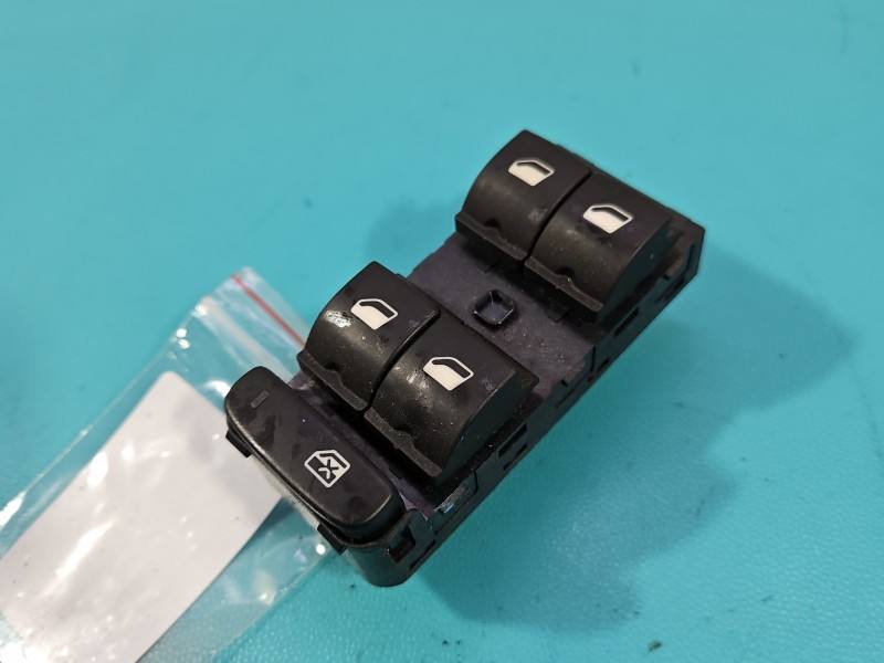 Блок кнопок стеклоподъемников Citroen C3 98148907ZD